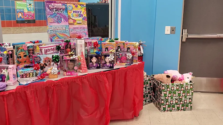 Santa's Coming to Shadydale!