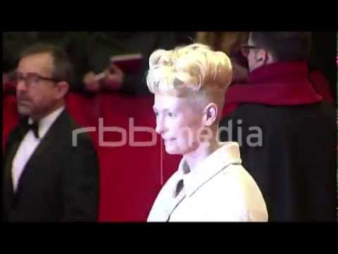 Video: Tilda Swinton wurde zum Hauptstar der Berlinale-Eröffnung