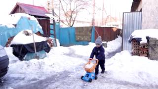 Kid and snow))