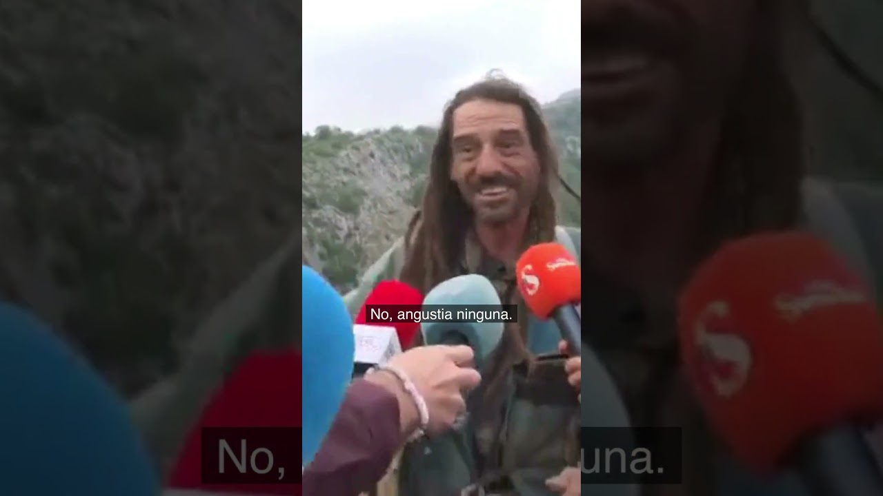 Hallan a salvo a los dos espeleólogos perdidos en una cueva de Cantabria