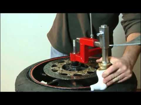 Demonte pneu moto manuel. Motorcycle manual tire changer. 