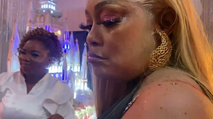 Actress Tokunbo Jolaosho gets wads of Naira at Sikiratu Sindodo Birthday party in lagos.