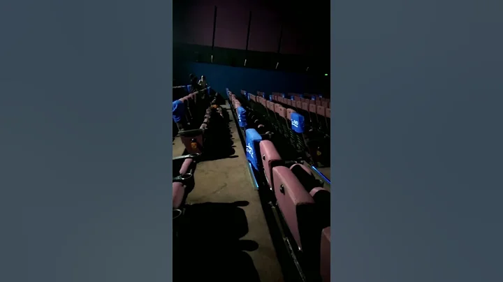 stupid couple in cinema hall.,when national anthen runing - DayDayNews