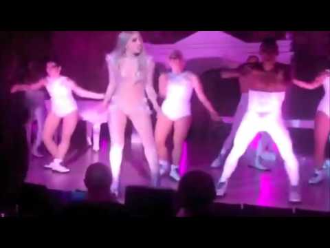Video: Lady Gaga På Hopp över Met Gala