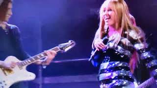 Hannah Montana - Rockstar. Live Hd