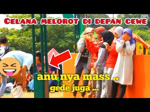 GOKIL!!! Melorotin Celana Di Tempat Umum!  - Prank Indonesia