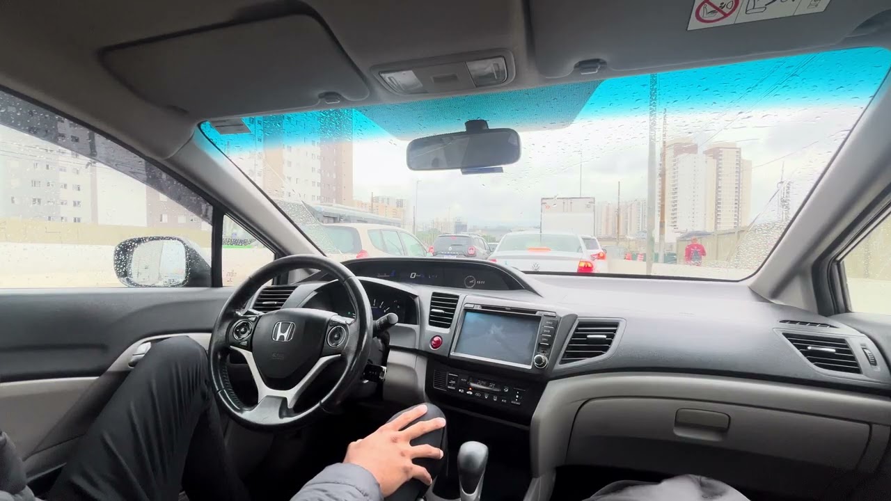 Como é pilotar um Honda Civic 2014?