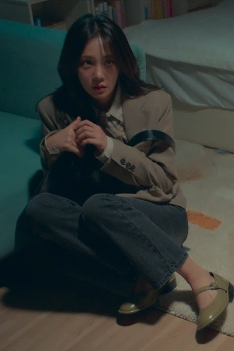 Bullies are about to harm her but he saves her ❤️#kdrama #hanjieun #whenthestarsgossip #hwangminhyun