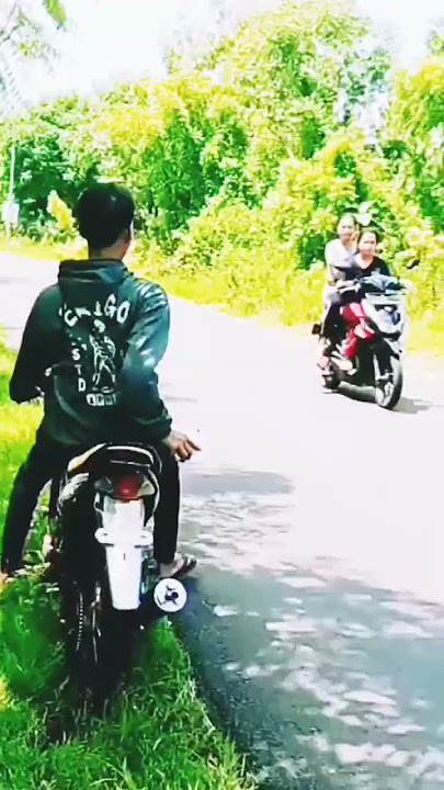 story wa Satria Fu ada cewek lewat 😳
