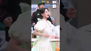 Twice Jihyo Dancing On Hype Boy ....Just Look How Happy She Is