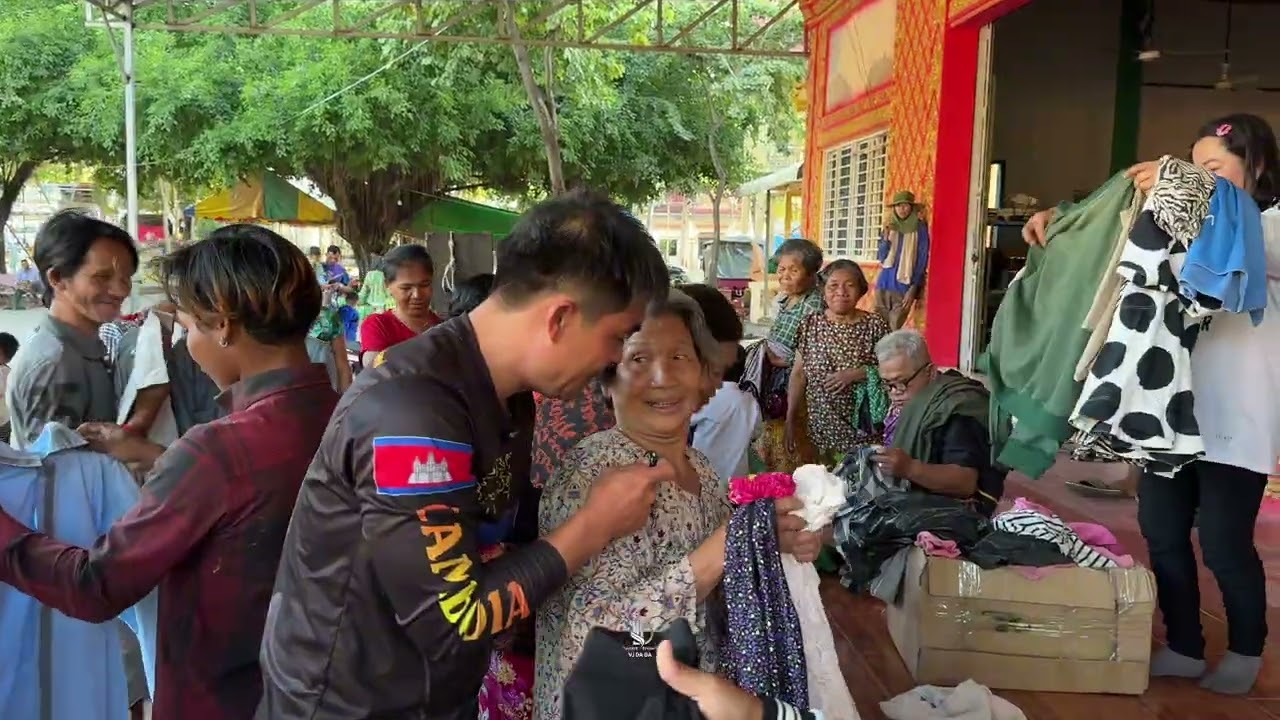 ចែកសំលៀកបំពាក់ជនភៀសសឹកម្ដង😍😁❤️