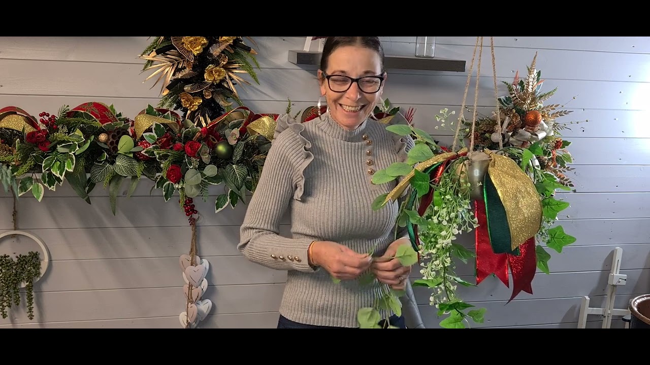 How to make a Small Artificial Xmas Hanging Basket. Tutorial - YouTube