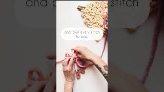 Let’s hand knit a potholder with chunky yarn. No needles or experience necessary!
