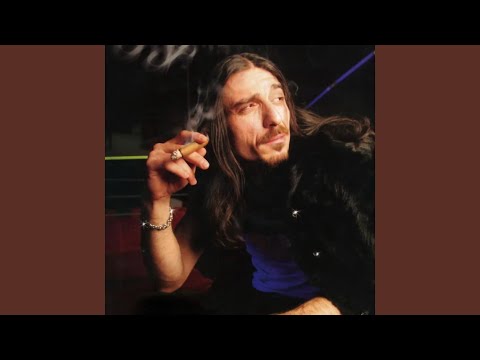 Assista a Mari-Khuana no YouTube Assista a Mari-Khuana no YouTube