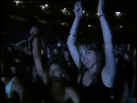 Deep Purple's Smoke On The Water performed Live  at Giants Stadium 1988