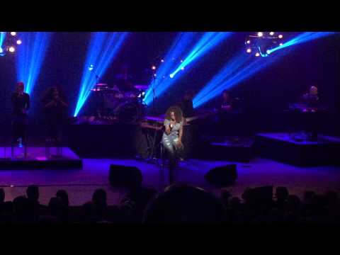 Glennis grace-Chandelier cover (OUDE LUXOR THEATER_12maart 2015)