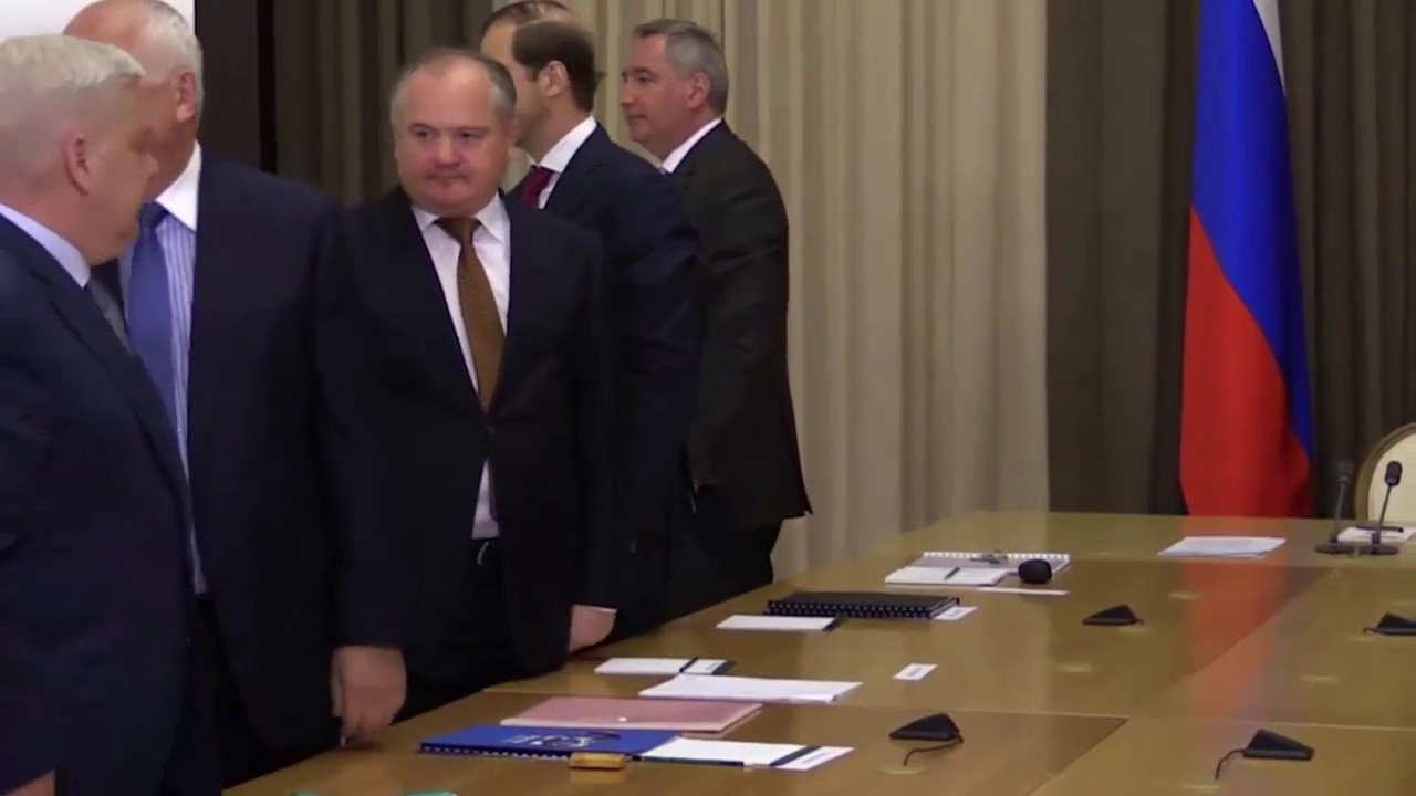 Галстук подтяни! Путин сделал замечание Рогозину за небрежный вид - YouTube