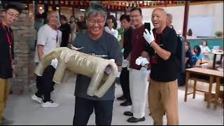 木火重开二〇二五嘉宝云集龙窑再现千奇百异陶琉盛景2025中国淄博朱家庄国际木火节现场龙窑缓缓开启入窑一色出窑万彩奇异场景完美呈现