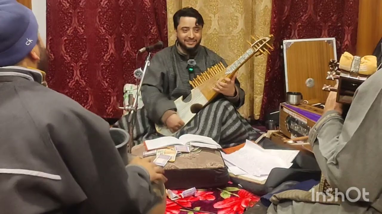 Poosh phal shaale maran....Singer Dar Zubair