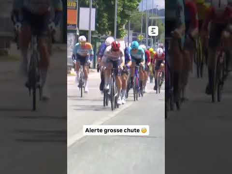 🤕 Aïe, la grosse chute pour Fabio Christen, contraint à l’abandon sur le Giro #giro #cycling #crash