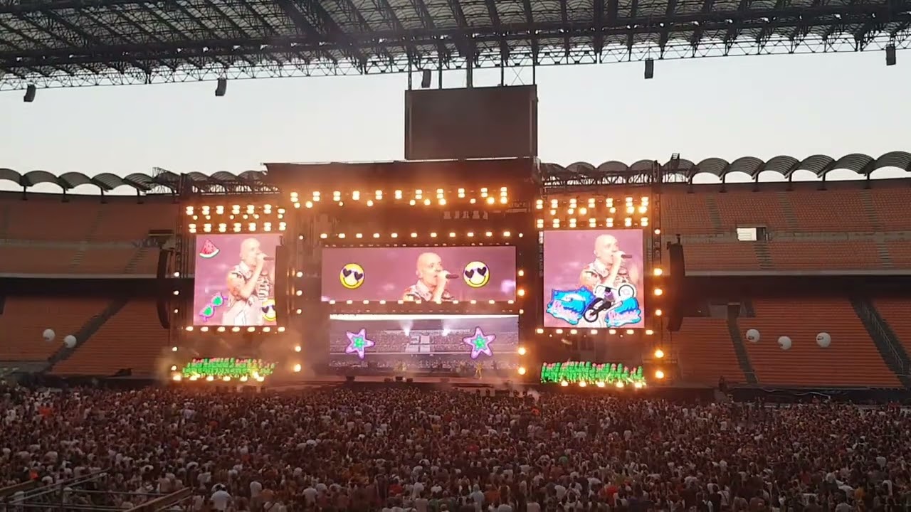 Max Pezzali - Inizio concerto più La lunga estate caldissima - Milano San siro 15 Luglio 2022