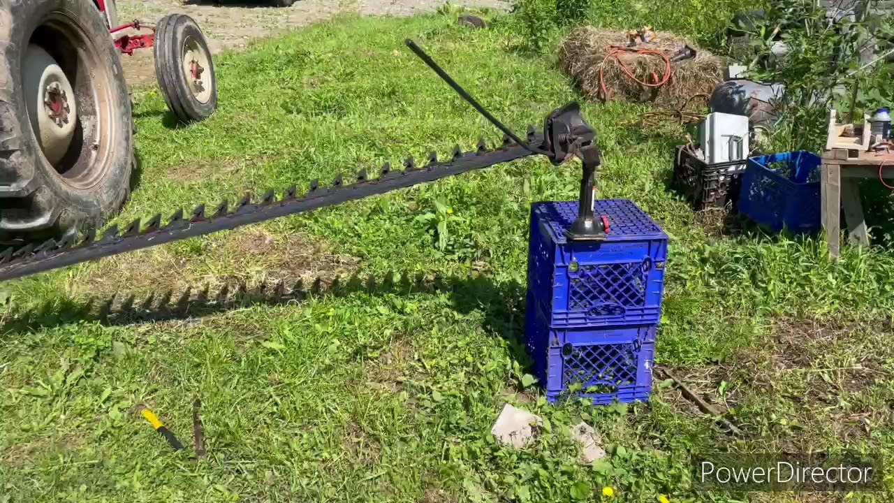 Trying to fix the cutter bar on a MF dyna balance mower _HD 720p_MEDIUM_FR30.mp4