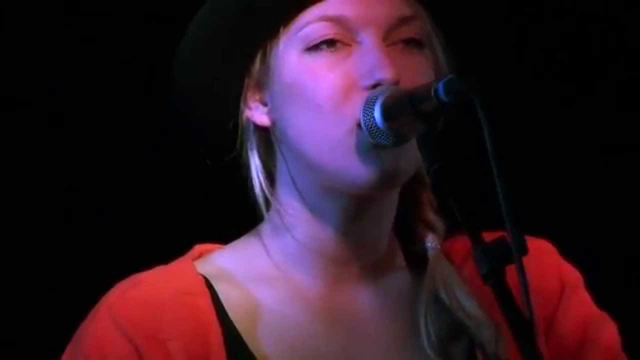 Line Inge's Inge Line - Hold om mig (Live på HQ) - YouTube