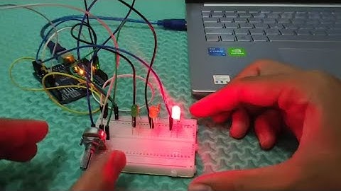 Project Gabungan (TRAFFIC LIGHT dengan DELAY diatur oleh Potensiometer)