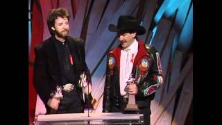 Brooks and Dunn Wins Top New Vocal Group - ACM Awards 1992
