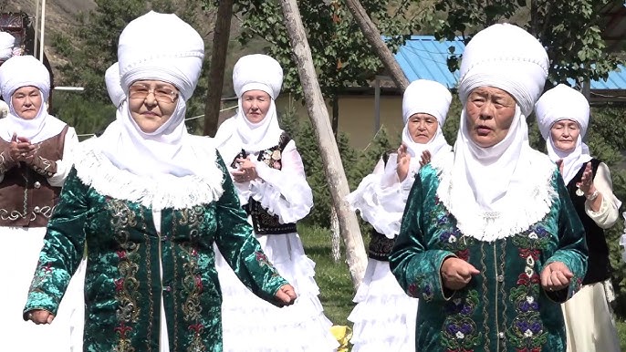 Назми - Уча Бер Умутумдун Каркырасы - YouTube