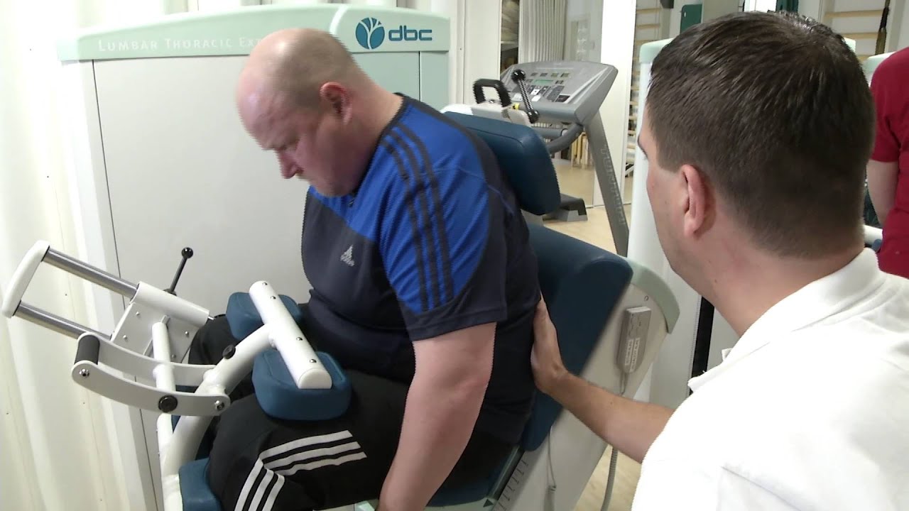 Riku Suokas fysioterapeutin vastaanotolla