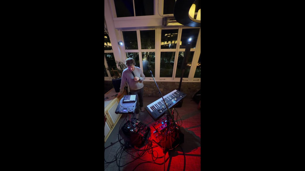 Magic sounds of looping one man band   #livelooping