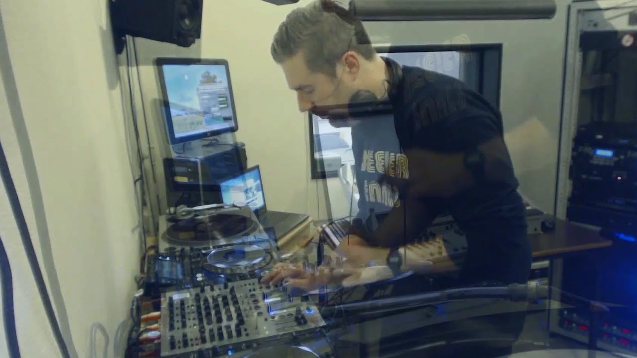 Roberto in TweakFM (Fossil Archive, Fachwerk, Artform)