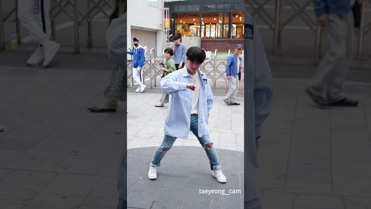 180515 이태영 taeyeong 홍대공연 / wanna one (워너원) - boomerang (부메랑)  2차