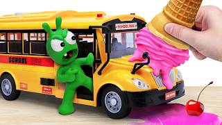 Pea Pea Washes a School Bus Covered in Ice Cream! 🍦🚌