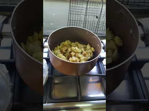 اعملت قلي زهره في الطنجرة صحتين وعافيه على قلبكم الزهره غنيه بالعناصر الغذائيه مكافحه السرطان