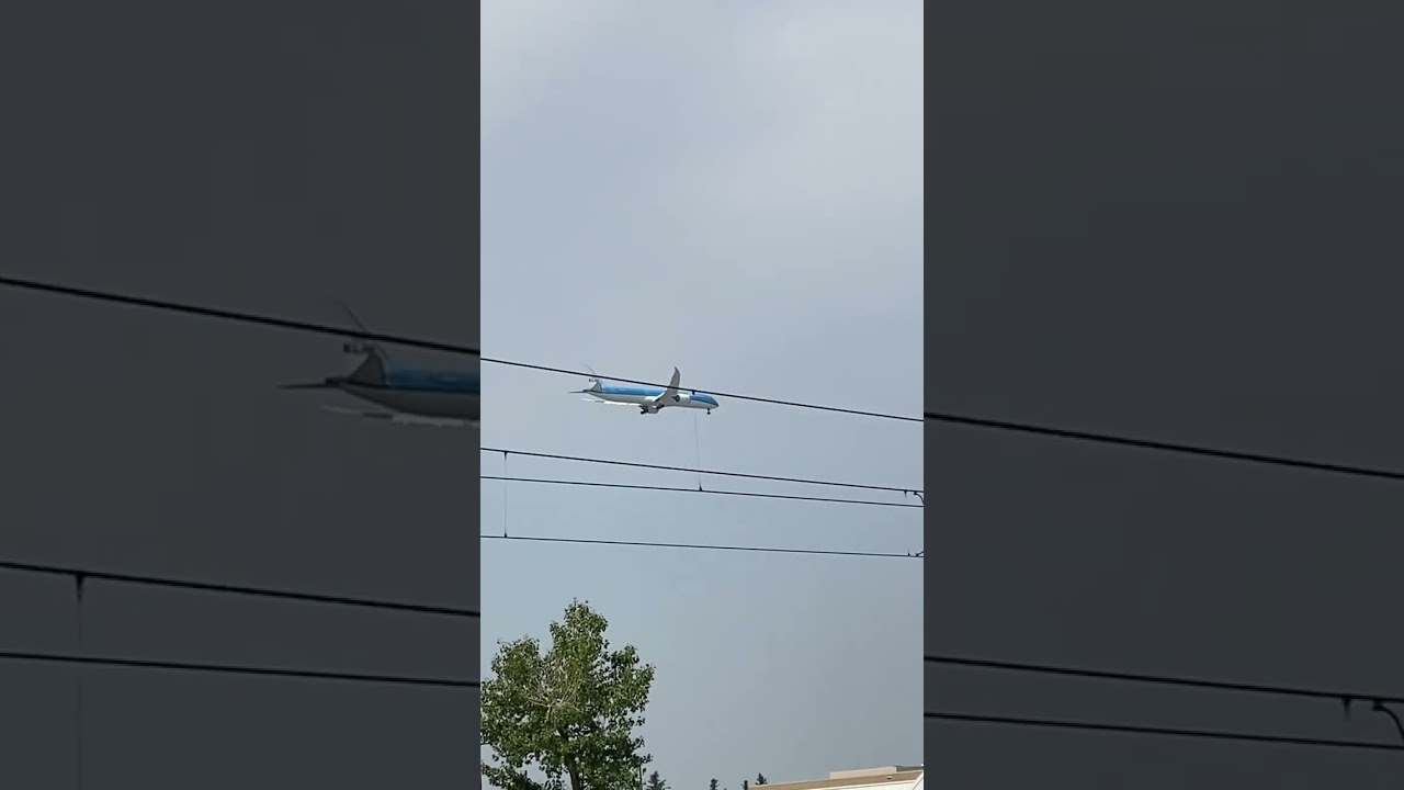 KLM landing slowly in Calgary 