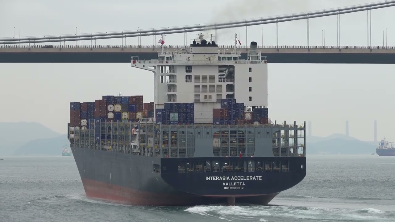 Container Ship《INTERASIA ACCELERATE》Crossing the Tsing Ma Bridge in HK 20260201_C0003