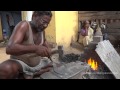 Indian Blacksmith making Billhooks - Indischer Schmied beim Hippen schmieden