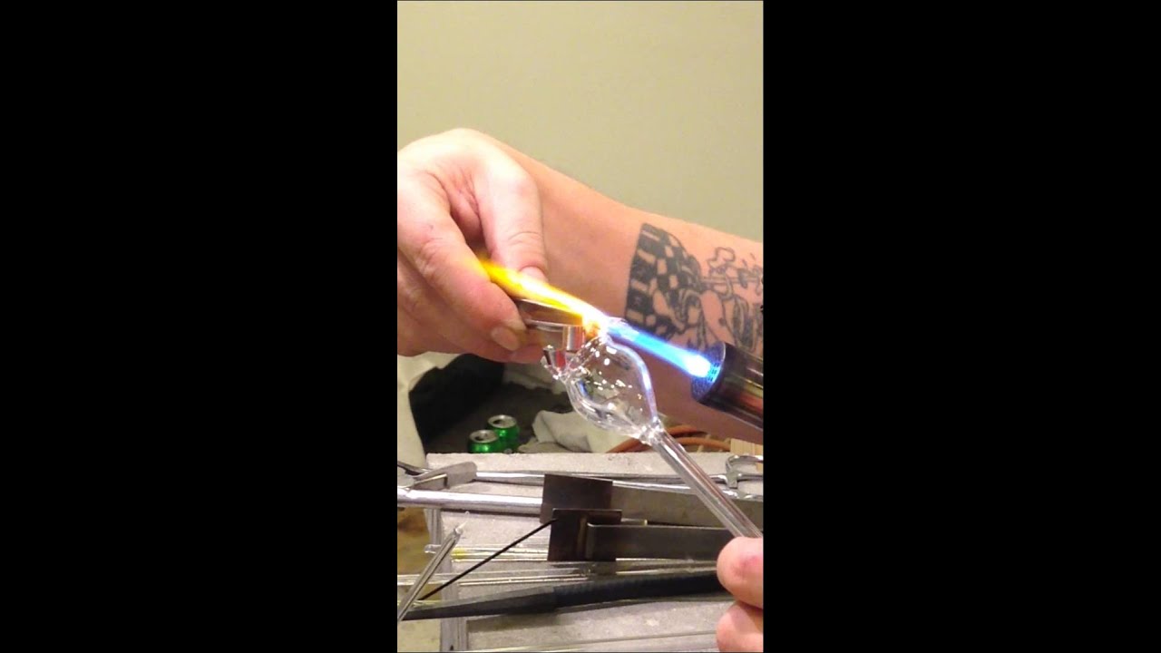 Korey Cotnam aka Korey Glass building a basket weave for the rainbow rig