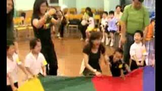 親子運動會~~~玩汽球傘
