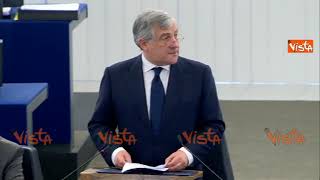 Tajani si infuria contro gli eurodeputati comunisti che ridono del Venezuela