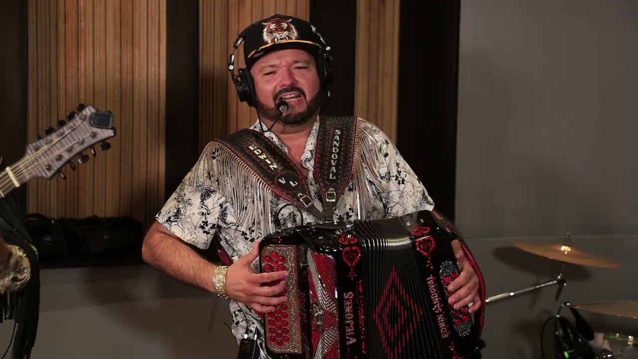 Los Viejones de Linares de Edwin Sandoval - Llegando a mi pueblito - Echando Rolas 