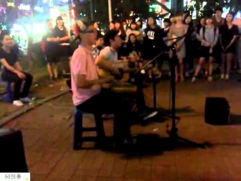 (2011) 버스커버스커 장범준 - 향수 곡 소개 @천안 거리공연