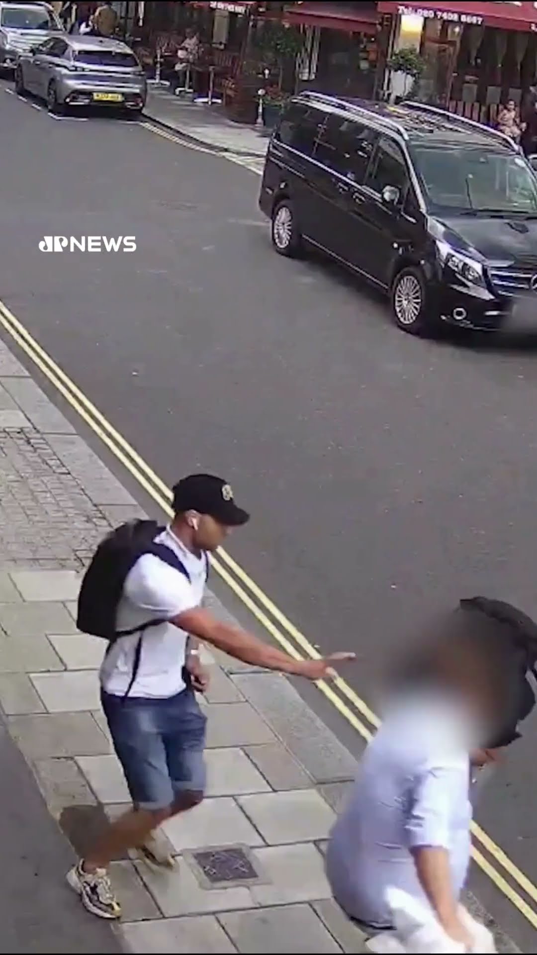 Ladrões tentam roubar Rolex de idoso em Londres #shorts