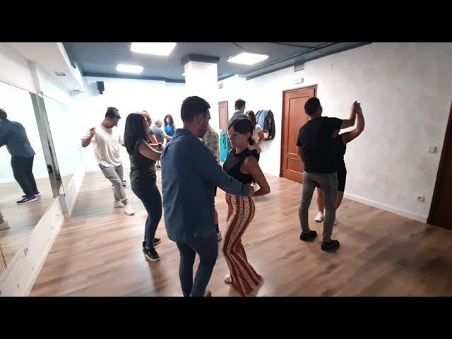 🩵 Ven a probar una clase GRATIS!! 🩵

Clases de BACHATA y HEELS en Madrid. Puedes reservar y pedir más info desde el si