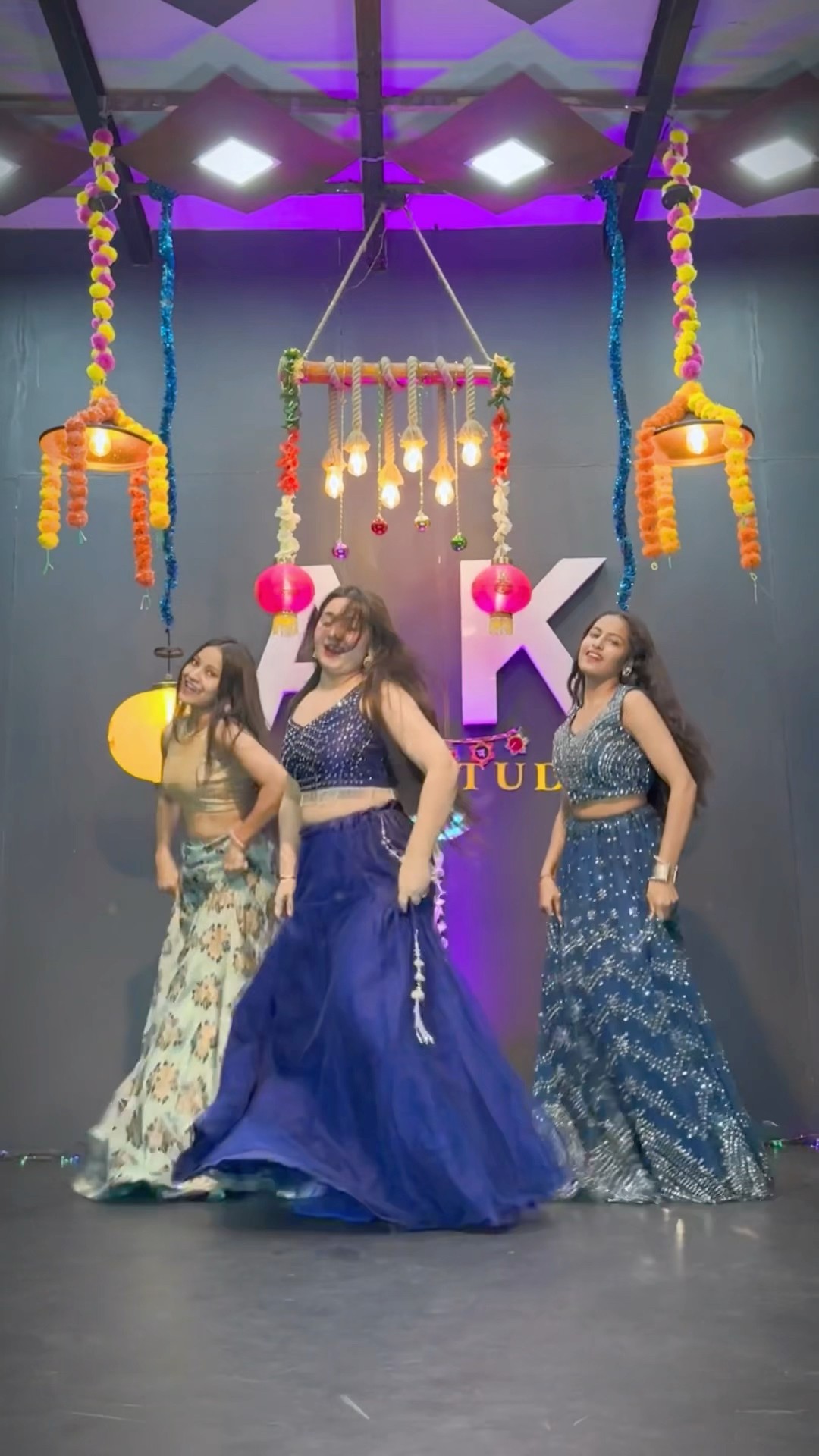 Diwali aane wali h?❤️ #ytshorts #diwali #youtube #dance #trendingdance #viralvideo #upneetkaur