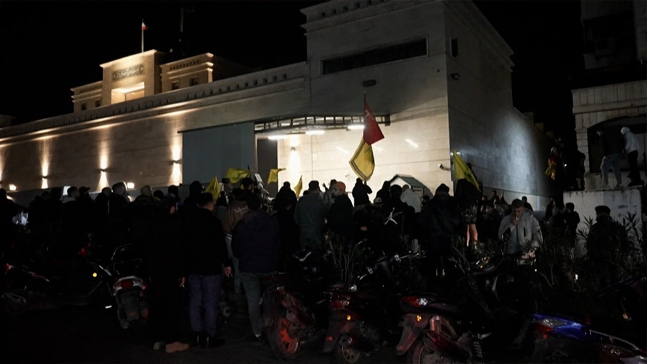 Hezb Supporters Protest in Beirut Over Search of Iranian Plane