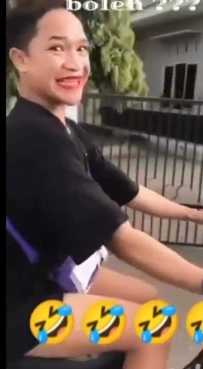 kakak cantik!! naik motor tua