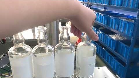 Auto round whiskey bottle front back two sides labeling machine  SKILT